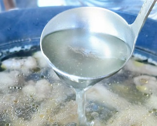 雞湯鮮美的秘訣，不是雞肉居然是水？