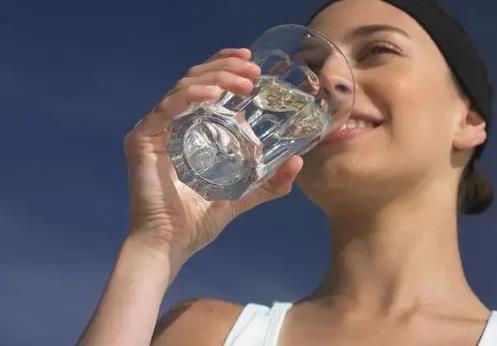 養(yǎng)生很簡(jiǎn)單，用心喝水、健康飲食！